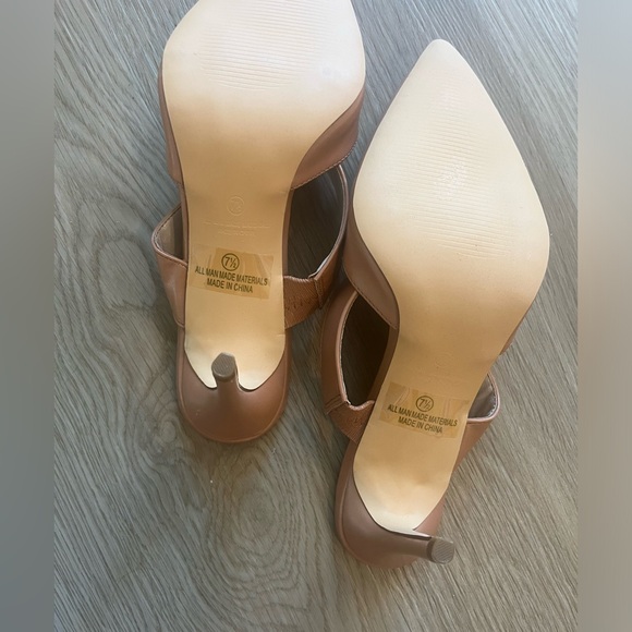 Lulu’s peachy beige mule heel - Picture 3 of 4